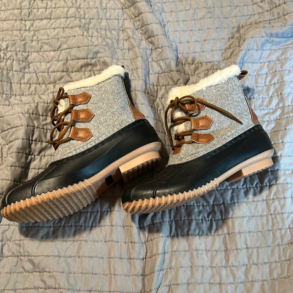 Maurice’s Womens Duck-style boot size 10